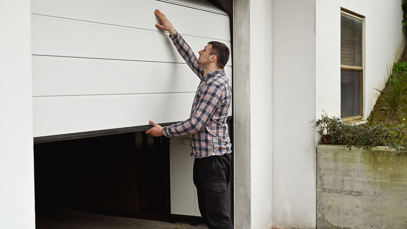 Fix It Fast_ What to Do When Your Garage Door Bounces When Closing